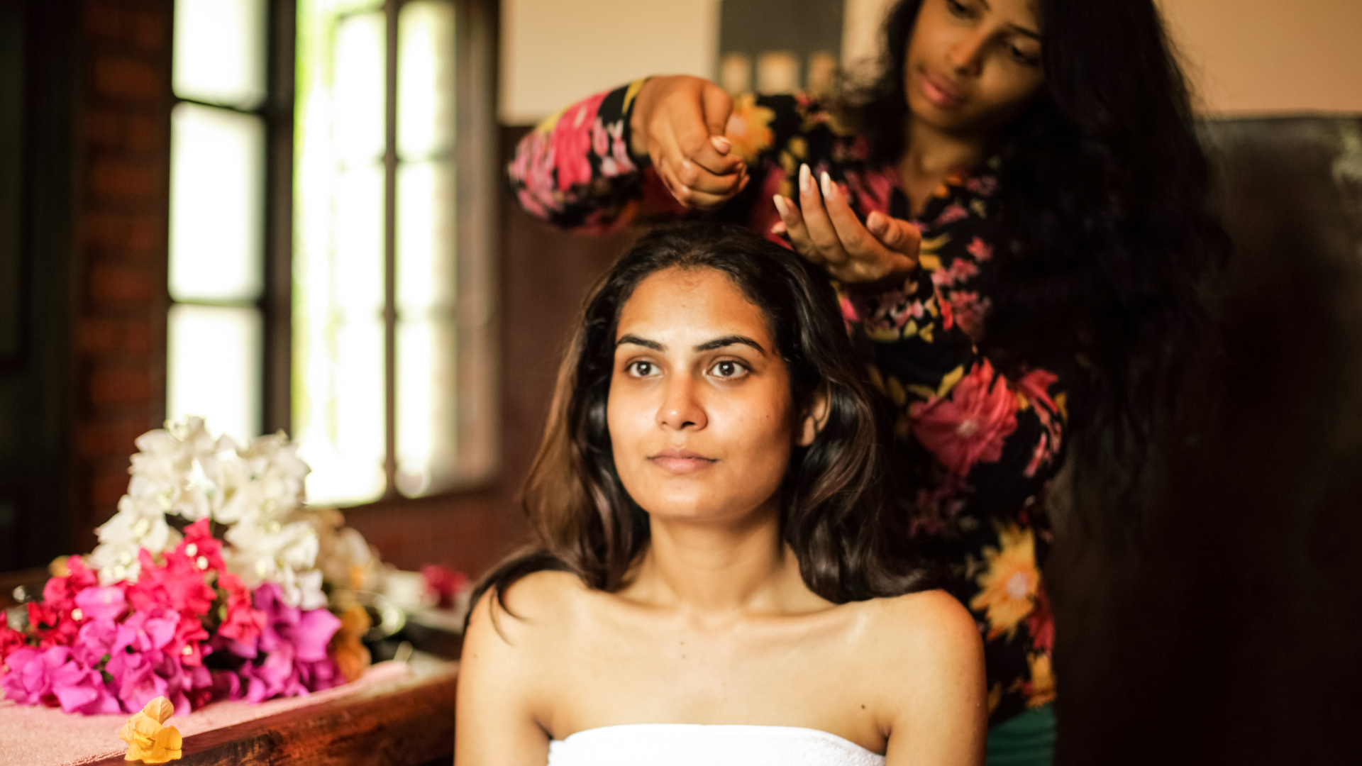 An image of a woman to be applied oil to her hair.